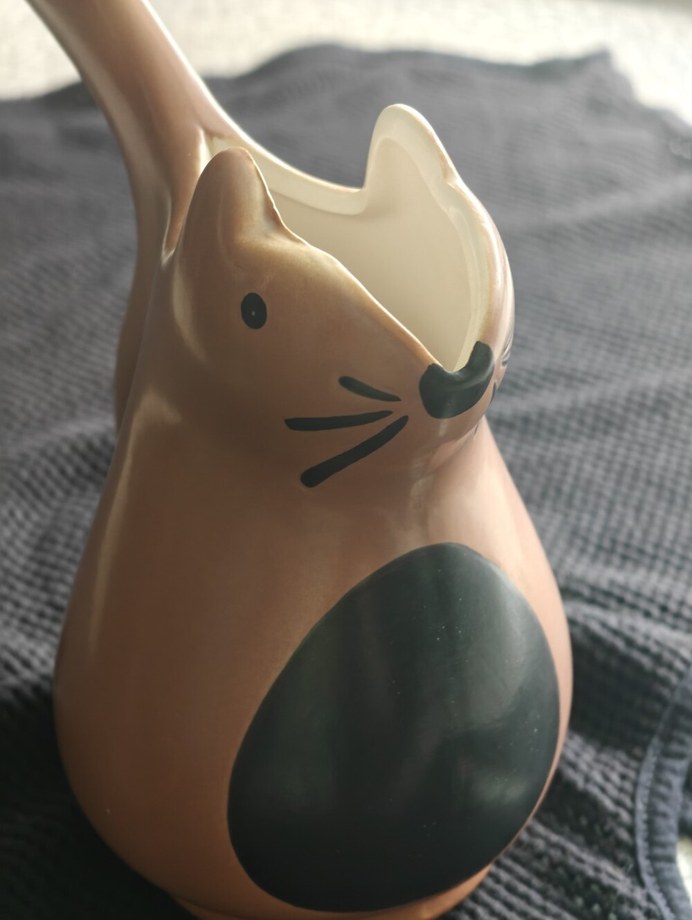 Creative Co-Op stoneware Squirrel Pitcher 7.5" Gravy Milk